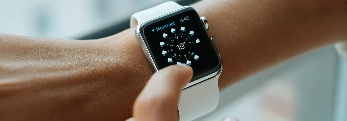 Choosing Solar-Powered Wearables: A Comprehensive Buyers’ Guide