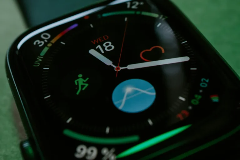 Detailed Overview of the Latest Smartwatch Trends and User-Friendly Features