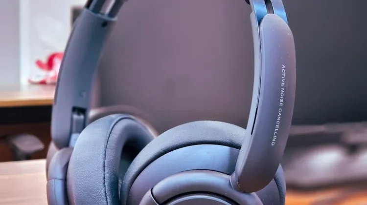 The Ultimate Review of the Most Effective Noise-Canceling Headphones for Travelers